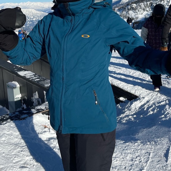 Oakley waterproof 3 in 1 ski jacket with removable liner - Picture 3 of 13